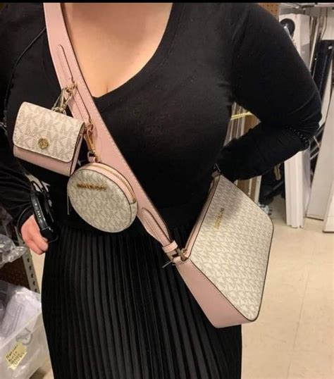 michael kors multi pochette.